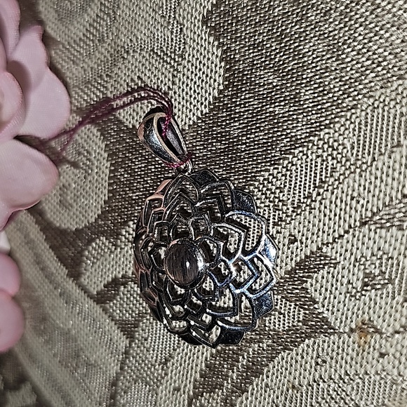 New Sterlibg Silver Sunstone flower pendant - Picture 4 of 6